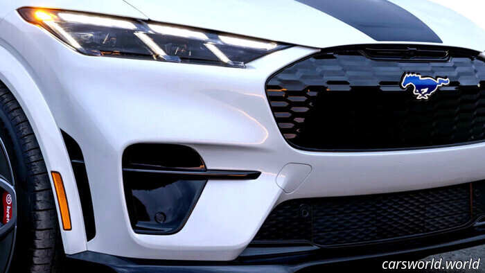 La pony car elettrica di Ford riceve un pacchetto ispirato alla classica Mustang a benzina | Carscoops